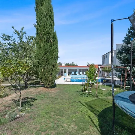 Almas Vila